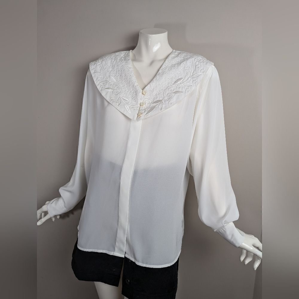 Vintage white blouse puritan collar, Embroidery flowy blouse with opal buttons